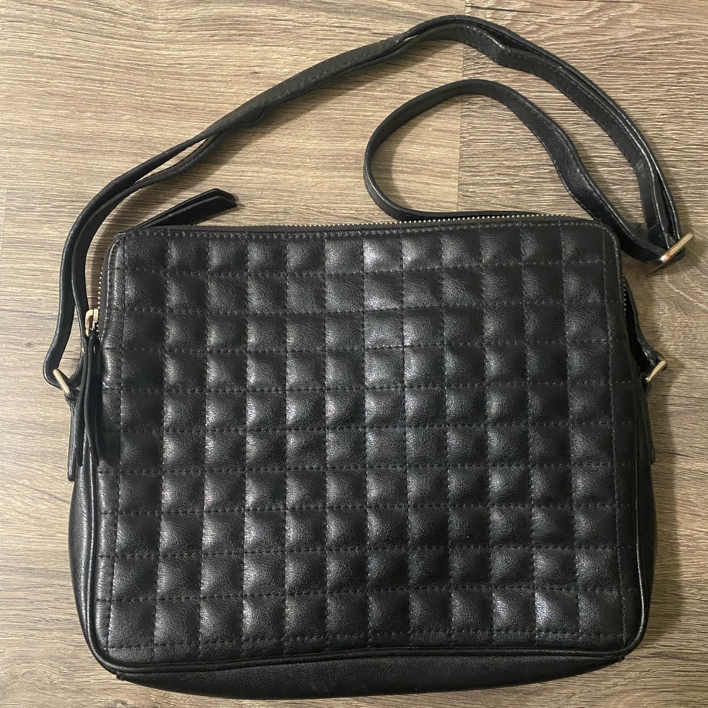 BANANA REPUBLIC Black Split Hide Cow Leather Crossbody Quilted Shoulder bag.